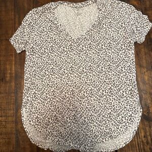 American Eagle cheetah print v neck